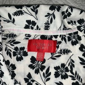 Victoria's Secret Intimates & Sleepwear - EUC pj set Victoria’s Secret flannel black/ white Victoria's Secret Intimates & Sleepwear - EUC pj set Victoria’s Secret flannel black/ white